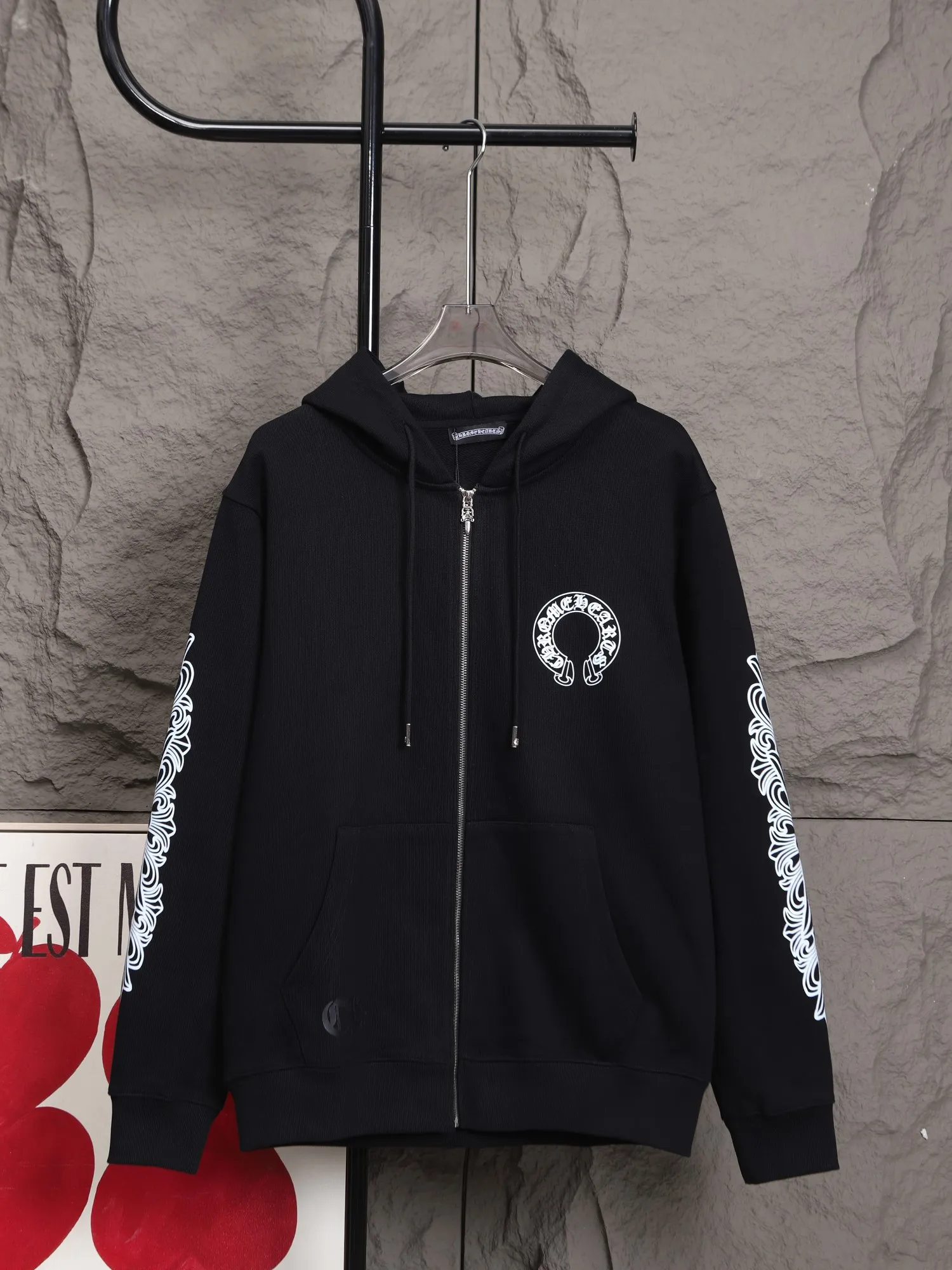 P350 top version new k02 🇺🇸City limited｜ChromeHearts 25 early autumn Chrome Hearts zipper hooded sweatshirt is here Sanskrit letter city cross horseshoe arm zipper hooded sweatshirt, same style for men and women, a must-have basic versatile sweatshirt jacket for early autumn, easy to solve daily matching problems! Casual fit hooded sweatshirt, the silhouette is casual, smooth, casual and tolerant. 530g, custom-made high-weight pure cotton fabric with clear texture and comfortable upper body. The classic model is a must-have for students. If you like it, come and get the same model!